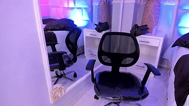 LexiAndDeker online show from December 2025 06:36:01 PM