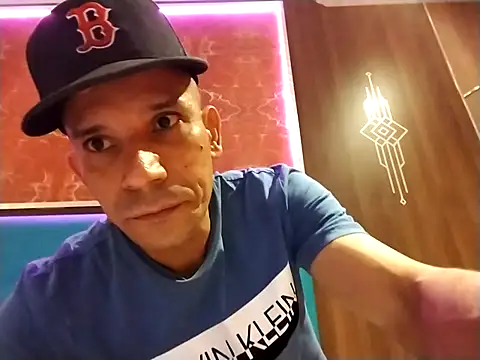 karlossan24 online show from February 2026 03:14:02 AM