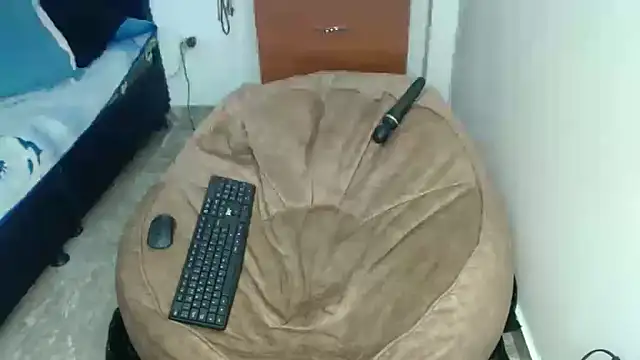 KratosAfroditacs online show from September 2025 12:37:02 AM