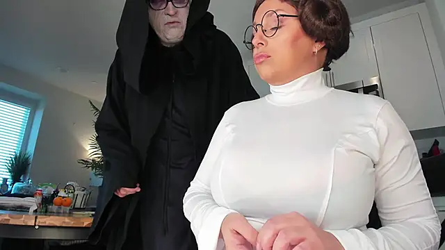 Snapshot of realtoxxxxmaria chatting on October 2025 05:35:01 PM realtoxxxxmaria online show from October 2025 05:35:01 PM