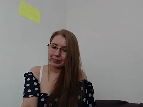 GiaLuvv11 online show from April 2026 09:06:02 PM