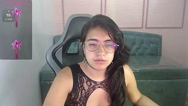 Snapshot of alexa_romero_t chatting on September 2025 11:46:02 AM alexa romero t online show from September 2025 11:46:02 AM
