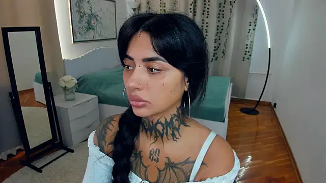 Snapshot of CharimgSabrina chatting on September 2025 07:10:02 AM CharimgSabrina online show from September 2025 07:10:02 AM