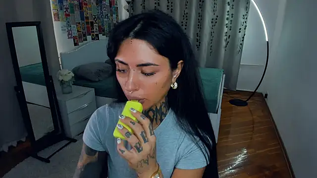 Snapshot of CharimgSabrina chatting on October 2025 06:22:02 AM CharimgSabrina online show from October 2025 06:22:02 AM