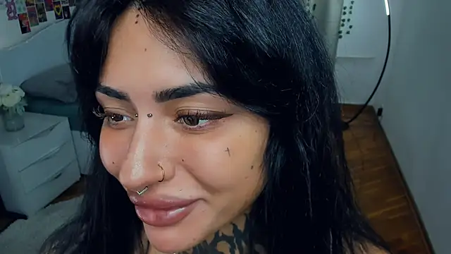 Snapshot of CharimgSabrina chatting on October 2025 06:12:01 AM CharimgSabrina online show from October 2025 06:12:01 AM