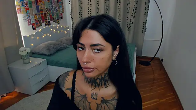 Snapshot of CharimgSabrina chatting on October 2025 06:30:01 AM CharimgSabrina online show from October 2025 06:30:01 AM