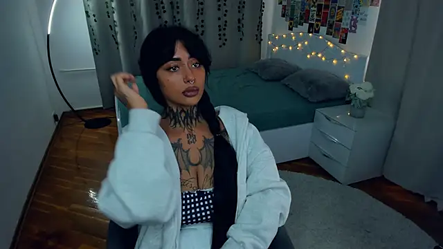 Snapshot of CharimgSabrina chatting on October 2025 07:01:02 AM CharimgSabrina online show from October 2025 07:01:02 AM