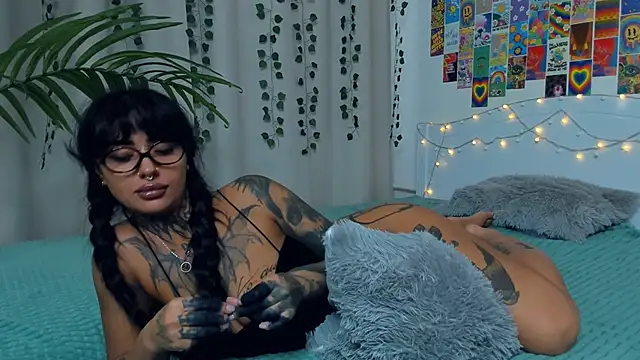 Snapshot of CharimgSabrina chatting on November 2025 06:24:01 AM CharimgSabrina online show from November 2025 06:24:01 AM