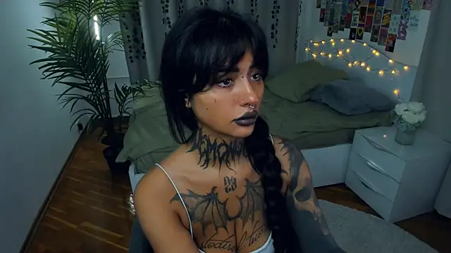 Snapshot of CharimgSabrina chatting on November 2025 06:12:01 AM CharimgSabrina online show from November 2025 06:12:01 AM