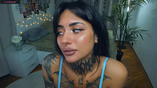 Snapshot of CharimgSabrina chatting on November 2025 06:16:02 AM CharimgSabrina online show from November 2025 06:16:02 AM