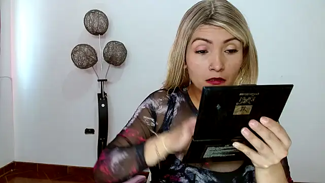 Snapshot of nanis_milf chatting on December 2025 01:51:02 PM nanis milf online show from December 2025 01:51:02 PM