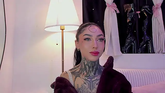 Snapshot of Dani_Valen chatting on December 2025 12:27:01 AM Dani Valen online show from December 2025 12:27:01 AM