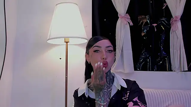 Snapshot of Dani_Valen chatting on December 2025 12:48:01 AM Dani Valen online show from December 2025 12:48:01 AM