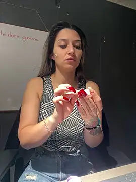 Isabella Varella online show from December 2025 12:25:02 PM