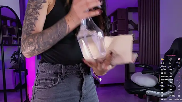 Saraa Desiree online show from April 2026 10:45:02 PM