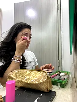 isabella winkler online show from October 2025 01:34:01 PM