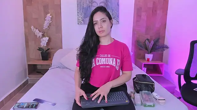 isabella winkler online show from June 2026 11:03:01 AM