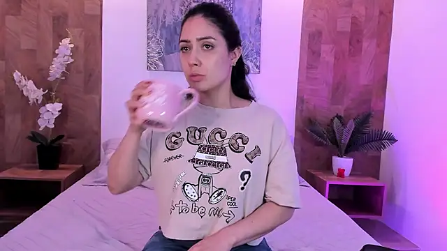 isabella winkler online show from July 2026 12:20:01 PM