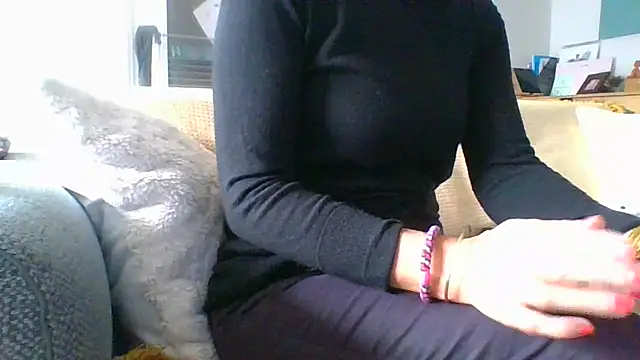 Valentinette online show from November 2025 12:55:01 PM