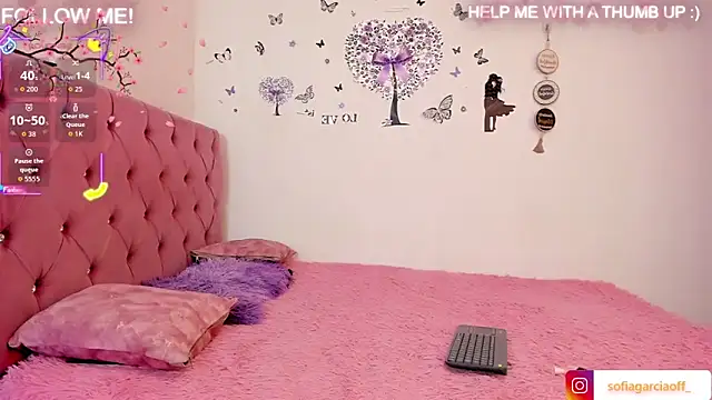 Snapshot of Moonroxe_ chatting on November 2025 10:31:02 PM Moonroxe online show from November 2025 10:31:02 PM