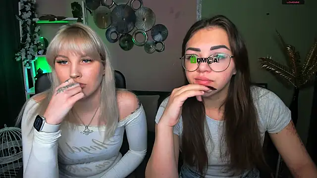 kiki swan online show from December 2025 07:05:01 AM