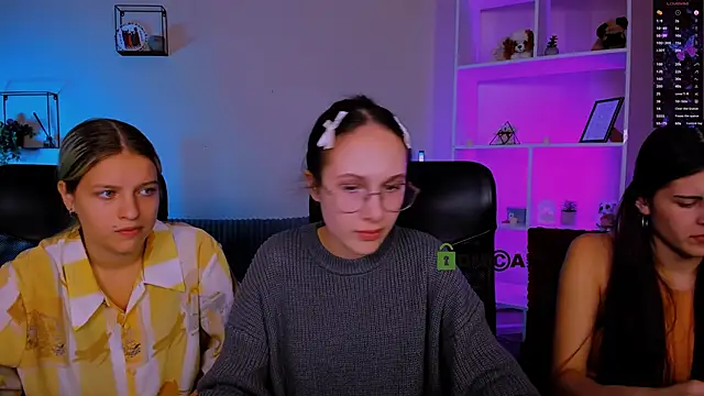 Snapshot of mona_cloud chatting on November 2025 08:46:02 PM mona cloud online show from November 2025 08:46:02 PM