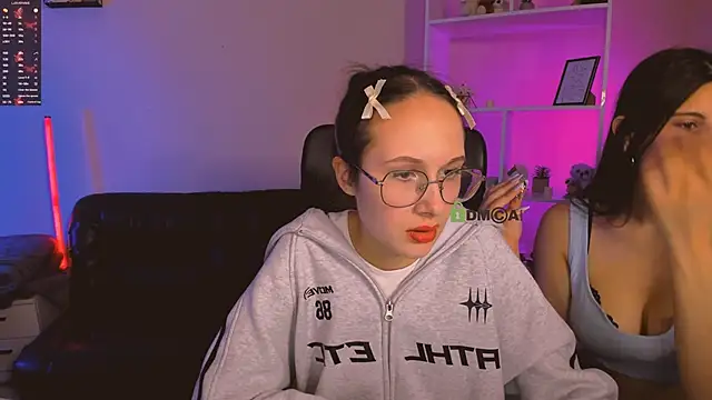 Snapshot of mona_cloud chatting on November 2025 08:31:01 PM mona cloud online show from November 2025 08:31:01 PM