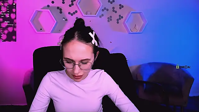 Snapshot of mona_cloud chatting on December 2025 01:10:02 AM mona cloud online show from December 2025 01:10:02 AM