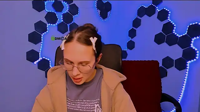 mona cloud online show from December 2025 10:17:02 PM