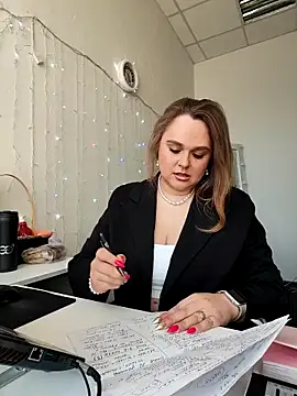 Juicy PeachLux online show from April 2026 05:52:01 AM