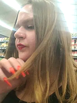 Snapshot of Bigmouthbitch chatting on December 2025 03:45:02 AM Bigmouthbitch online show from December 2025 03:45:02 AM