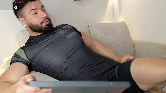 Roman Lux online show from November 2025 04:11:02 AM