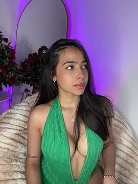  Emily Thompson  online show from November 2025 04:35:01 AM