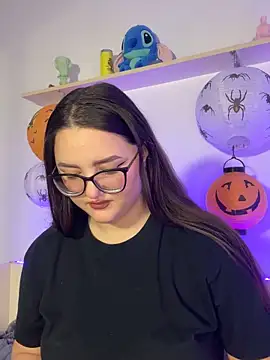 MiraLuccian online show from October 2025 07:03:01 PM