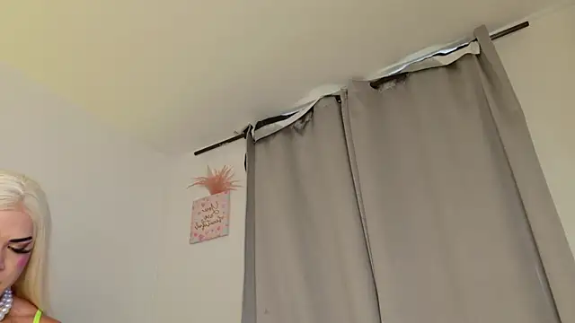 isahilton1 online show from October 2025 06:18:02 PM