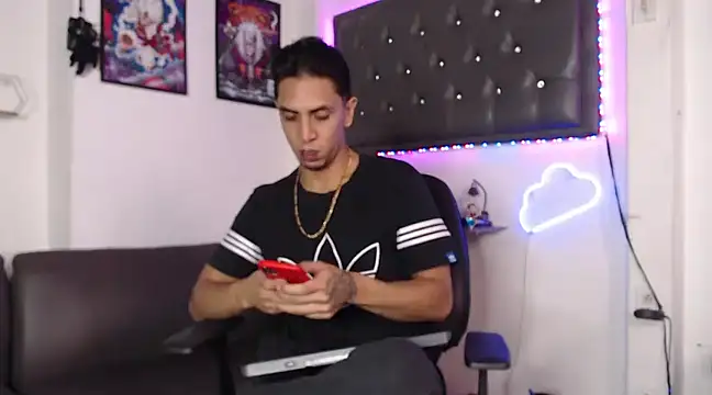 Monkey uchiha777 online show from March 2025 02:44:01 PM