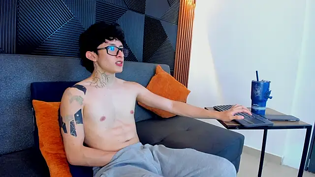 troy rouge online show from March 2025 01:27:02 AM