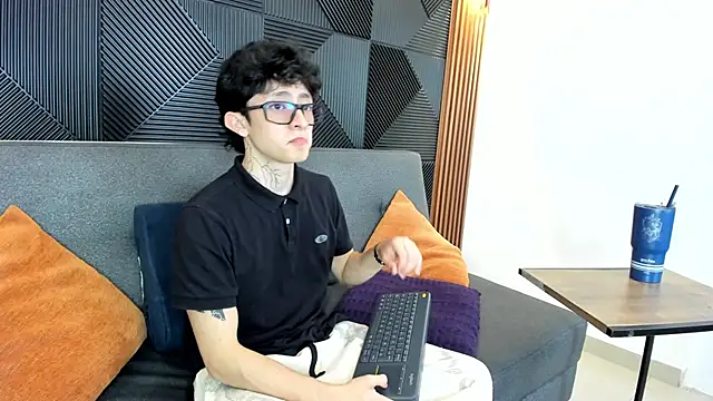 troy rouge online show from March 2025 07:05:01 PM