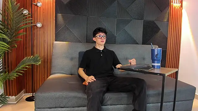 troy rouge online show from March 2025 07:02:02 PM