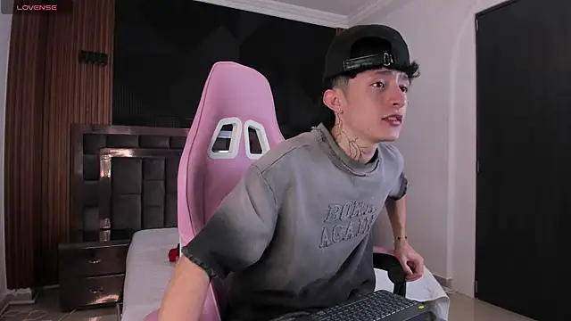 troy rouge online show from September 2025 07:14:02 PM