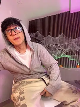 troy rouge online show from October 2025 06:52:01 PM