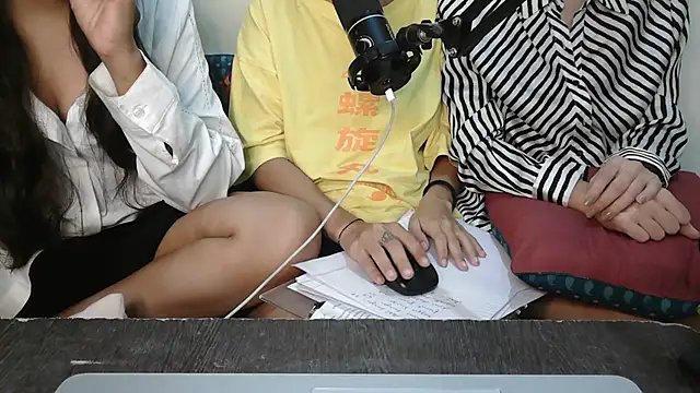 NaughtyThrouple007 online show from September 2025 06:08:02 PM