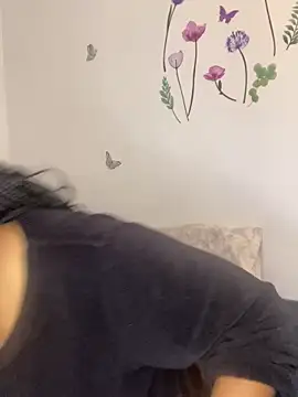 Nahomy gree online show from November 2025 05:02:01 AM