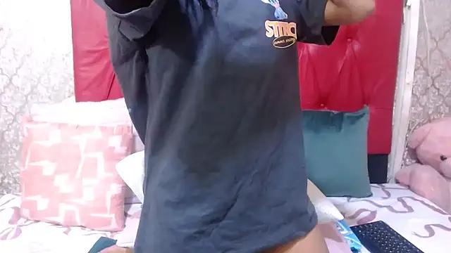 Snapshot of BondiBitch chatting on September 2025 04:07:01 PM BondiBitch online show from September 2025 04:07:01 PM