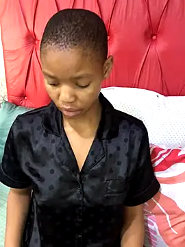 Snapshot of BondiBitch chatting on October 2025 09:04:02 AM BondiBitch online show from October 2025 09:04:02 AM