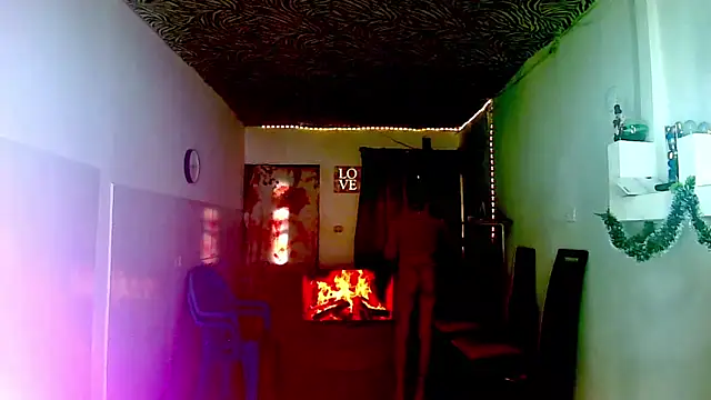 Snapshot of KimberlyXtreme chatting on December 2025 06:23:01 PM KimberlyXtreme online show from December 2025 06:23:01 PM