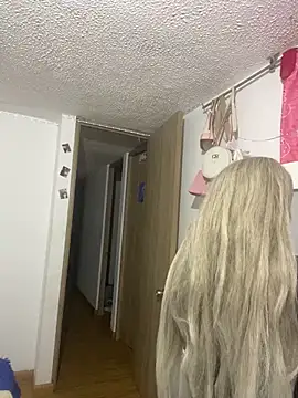 Snapshot of Mia_cullen_ chatting on November 2025 10:42:02 PM Mia cullen online show from November 2025 10:42:02 PM