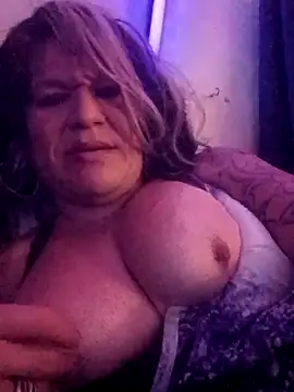 deedeelove82 online show from December 2025 12:45:01 PM