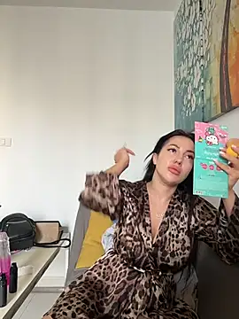 Snapshot of AleksandraRich chatting on November 2025 01:16:01 AM AleksandraRich online show from November 2025 01:16:01 AM