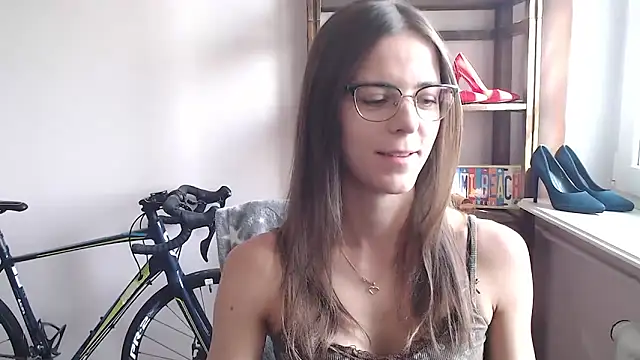 love megi online show from April 2026 01:23:01 PM